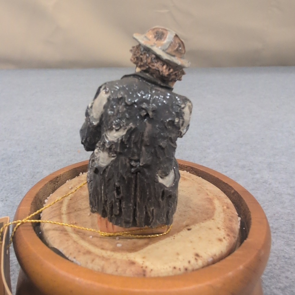 The Emmett Kelly‎ Jr Collection Sad Clown Figurine Exclusively Flambro Sitting - Picture 4 of 7
